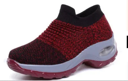 "Kvinnors stilfulla plattformsneakers i textil och syntet med solid design, perfekt för casual och aktivt bruk."