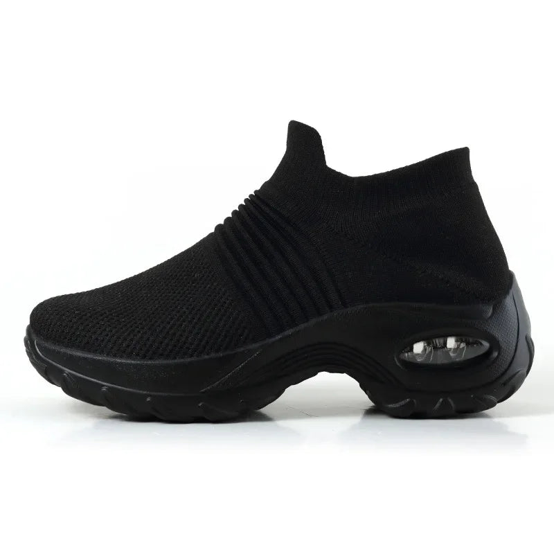 "Kvinnors stilfulla plattformsneakers i textil och syntet med solid design, perfekt för casual och aktivt bruk."