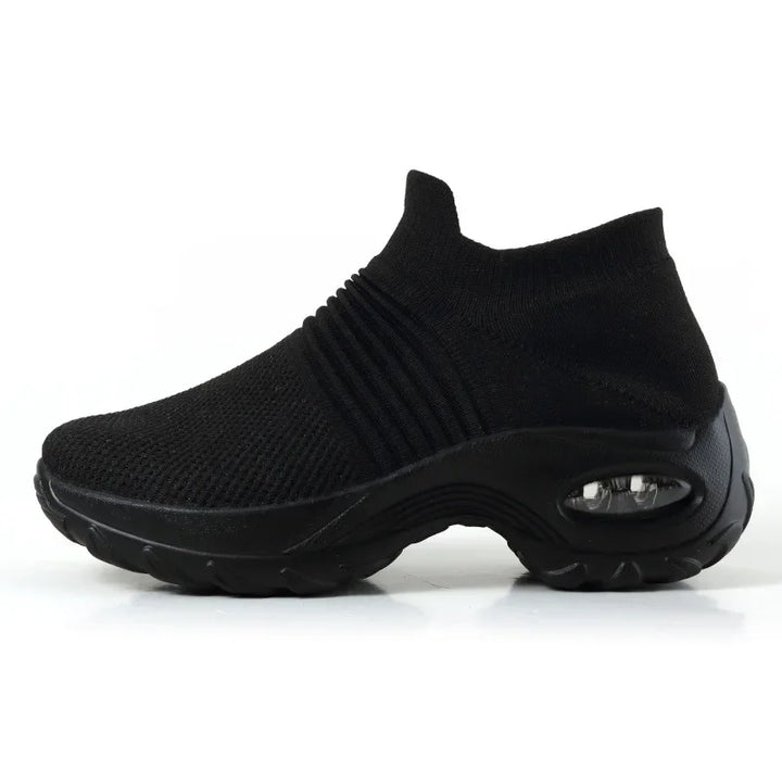 "Kvinnors stilfulla plattformsneakers i textil och syntet med solid design, perfekt för casual och aktivt bruk."