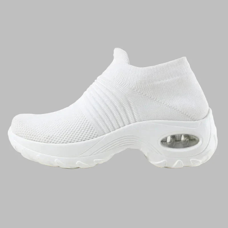 "Kvinnors stilfulla plattformsneakers i textil och syntet med solid design, perfekt för casual och aktivt bruk."