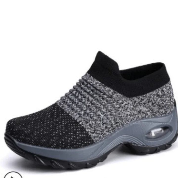 "Kvinnors stilfulla plattformsneakers i textil och syntet med solid design, perfekt för casual och aktivt bruk."
