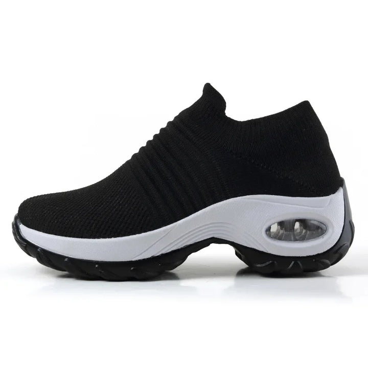 "Kvinnors stilfulla plattformsneakers i textil och syntet med solid design, perfekt för casual och aktivt bruk."