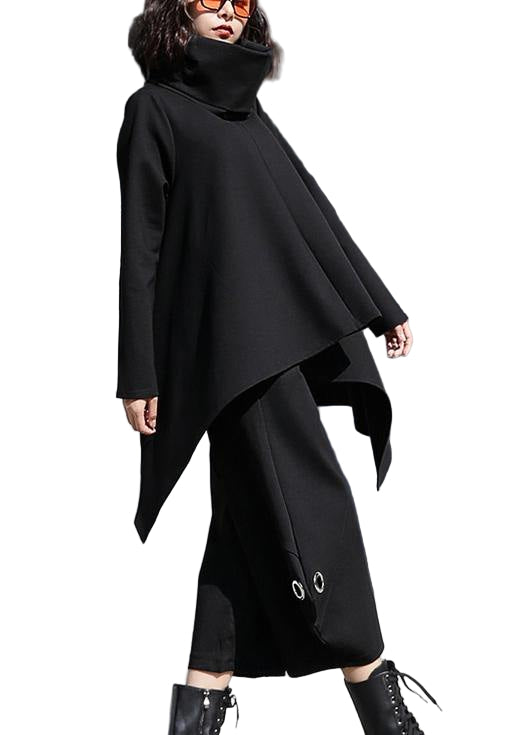 "Kvinnors svart asymmetrisk blus med hög hals, elegant design och överdimensionerad passform, perfekt för modern stil."