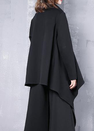 "Kvinnors svart asymmetrisk blus med hög hals, elegant design och överdimensionerad passform, perfekt för modern stil."