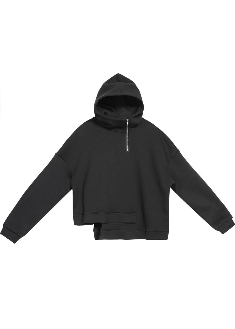 "Kvinnors svart asymmetrisk sweatshirt med dragkedja, modern design och rymlig passform."