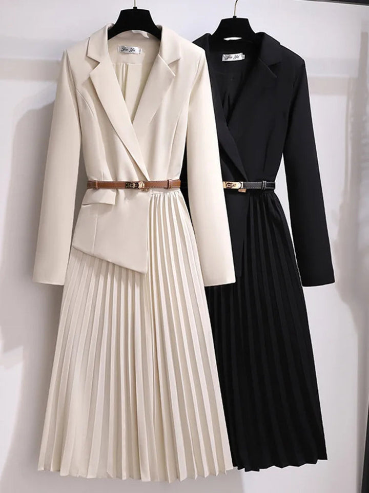 Kvinnors svart blazer klänning med plisserad kjol, elegant design, justerbart bälte, idealisk för kontor och kväll.