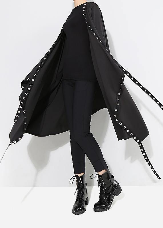 "Kvinnors svart cape kappa med loose fit, stilren och elegant, perfekt för olika stilar och säsonger."