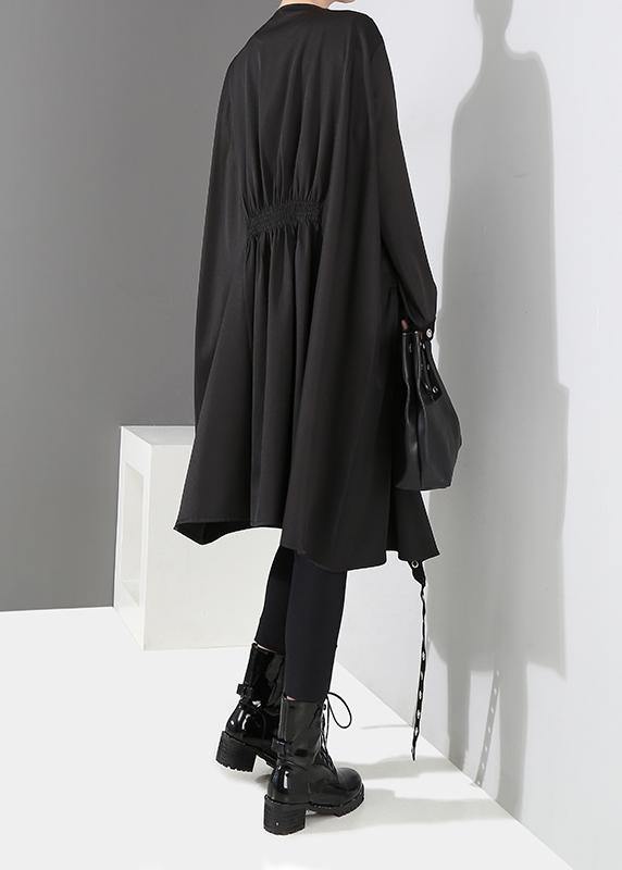 "Kvinnors svart cape kappa med loose fit, stilren och elegant, perfekt för olika stilar och säsonger."