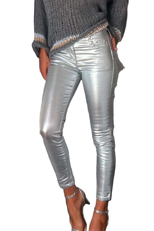"Kvinnors svarta leggings i konstläder med fickor, elegant finish, figurnära passform, idealisk för vardag och fest."