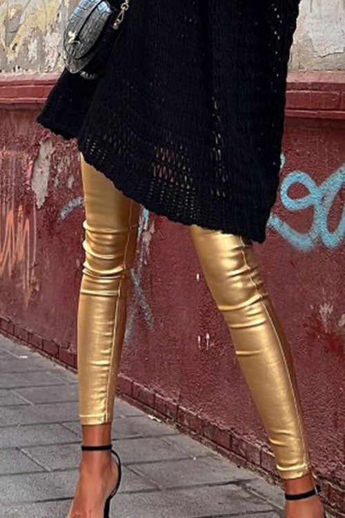 "Kvinnors svarta slim fit konstläder leggings, elegant design, perfekt för både vardag och fest."