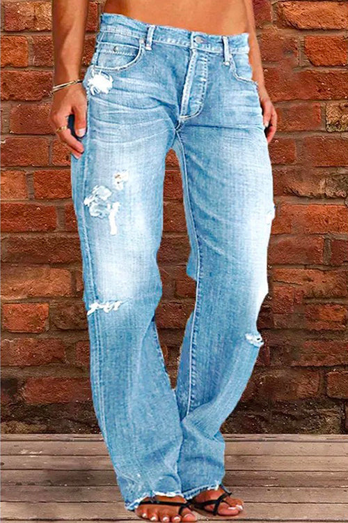 "Kvinnors trendiga rippade jeans framtill med knapp och fickor, perfekt för avslappnad och stilren look."