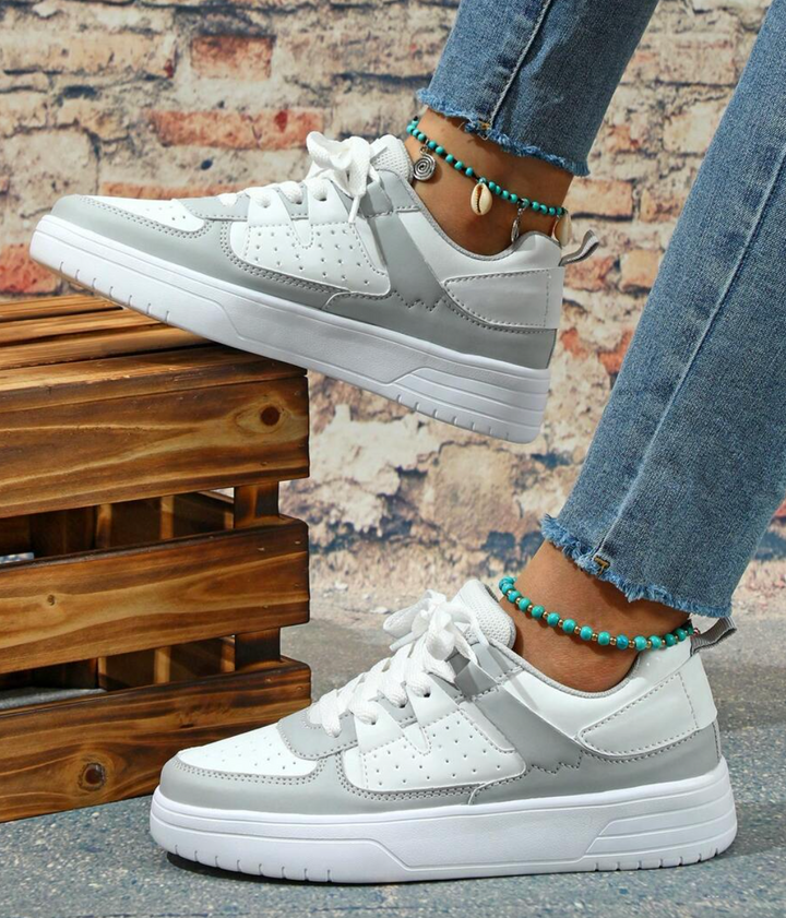 Kvinnors trendiga sneakers med leopardmönster, unik design, komfortabel passform, perfekt för stilmedvetna kvinnor.