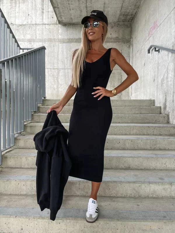 "Kvinnors trendigt klännings- och koftaset i modern design, tvådelat med stiliga detaljer för vardag och speciella tillfällen