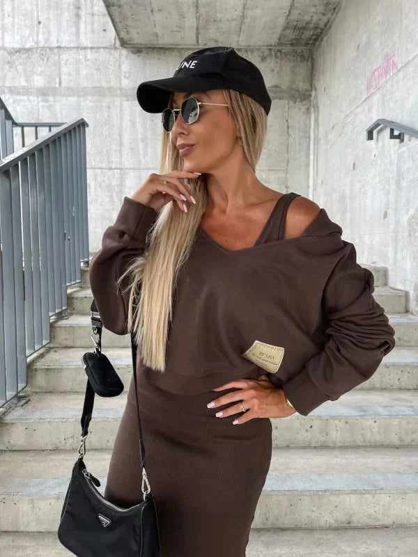 "Kvinnors trendigt klännings- och koftaset i modern design, tvådelat med stiliga detaljer för vardag och speciella tillfällen