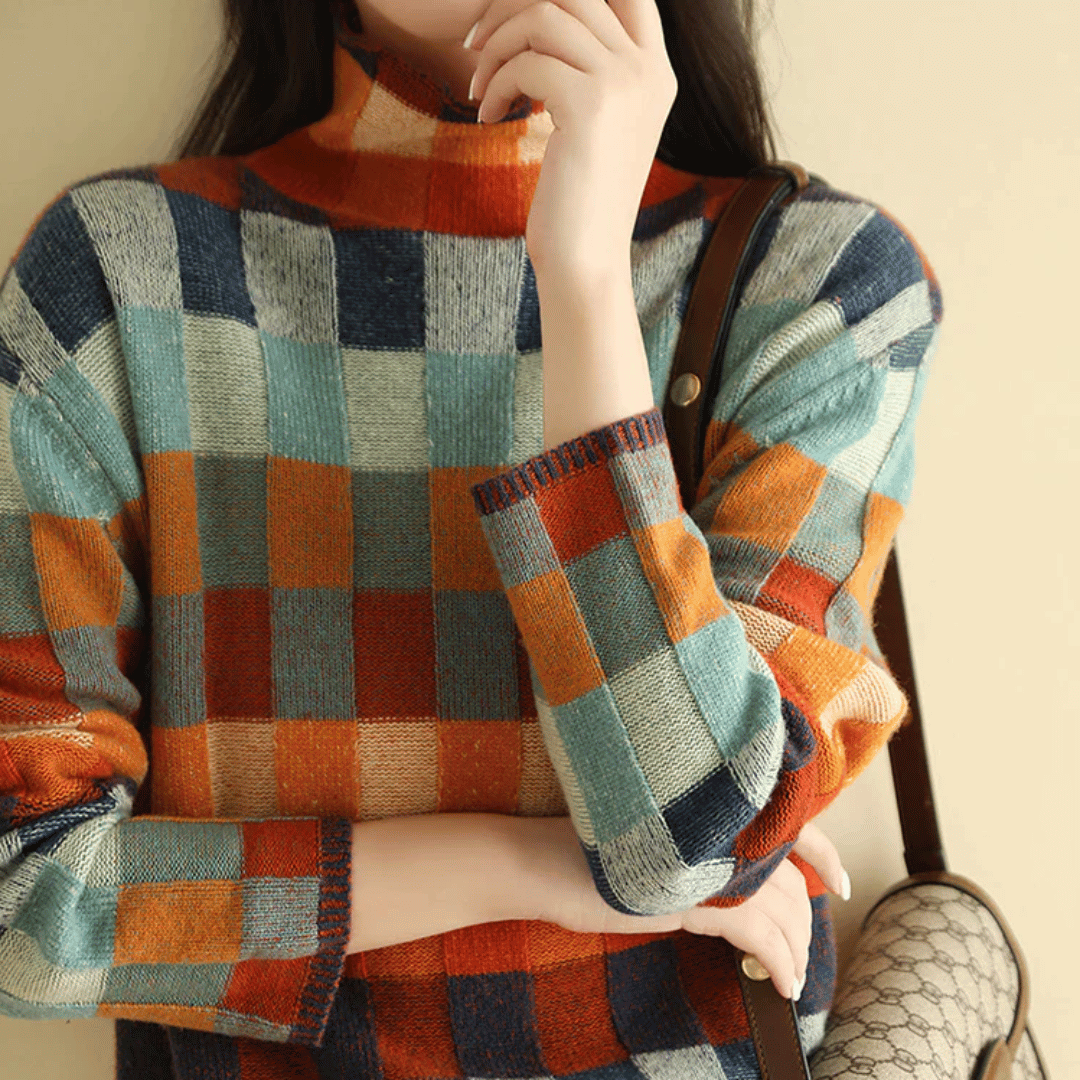 "Kvinnors turtleneck tröja i patchworkdesign, hög krage, mjukt material, perfekt för höstmode och stil."