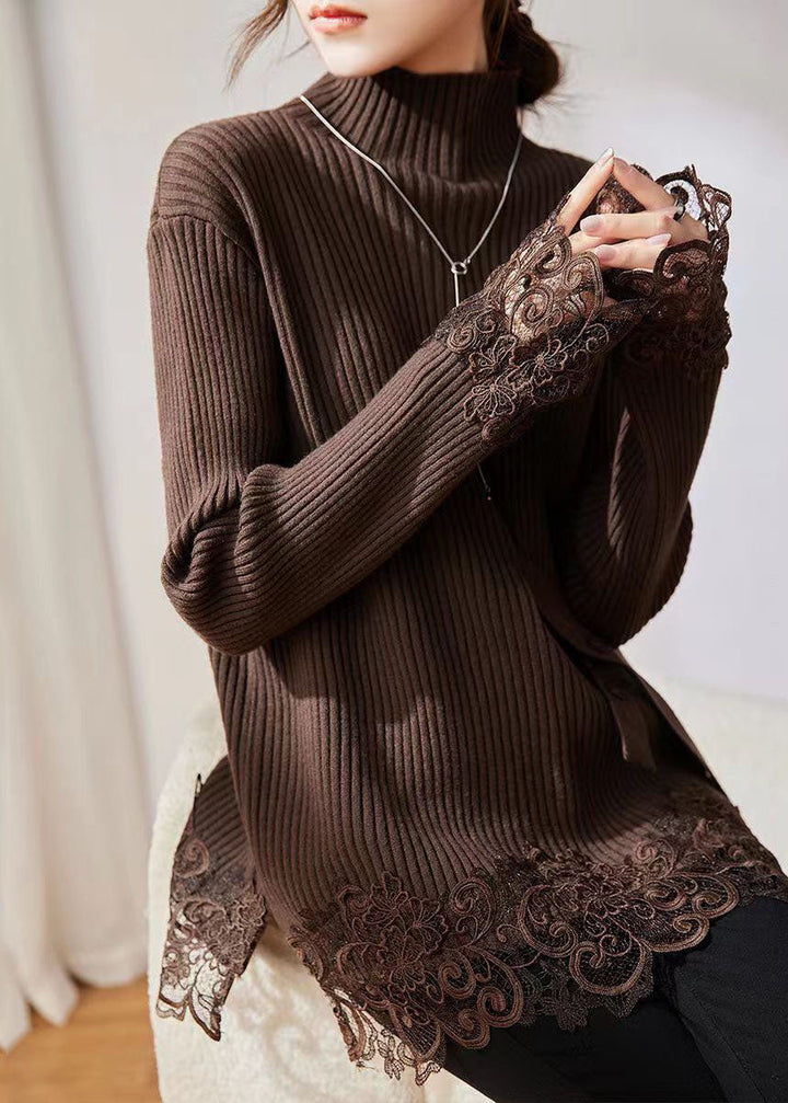 "Kvinnors turtleneck tröja med spetsdetaljer, elegant mönster, varm och mjuk, perfekt för kalla dagar och stiliga outfits."