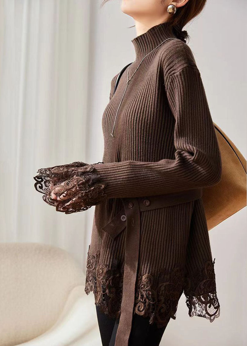 "Kvinnors turtleneck tröja med spetsdetaljer, elegant mönster, varm och mjuk, perfekt för kalla dagar och stiliga outfits."