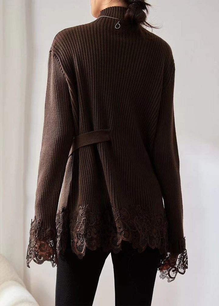 "Kvinnors turtleneck tröja med spetsdetaljer, elegant mönster, varm och mjuk, perfekt för kalla dagar och stiliga outfits."