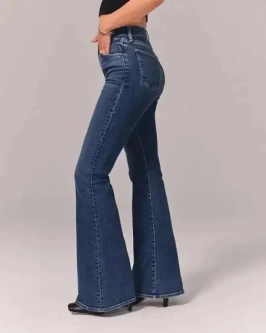 "Kvinnors utsvängda jeans med hög midja och stretch, blå, framhäver smickrande siluett och erbjuder stil och komfort."