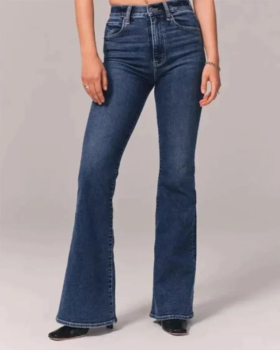 "Kvinnors utsvängda jeans med hög midja och stretch, blå, framhäver smickrande siluett och erbjuder stil och komfort."