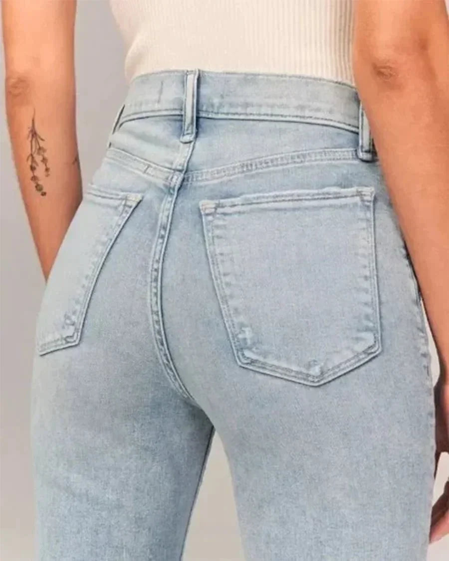 "Kvinnors utsvängda jeans med hög midja och stretch, blå, framhäver smickrande siluett och erbjuder stil och komfort."