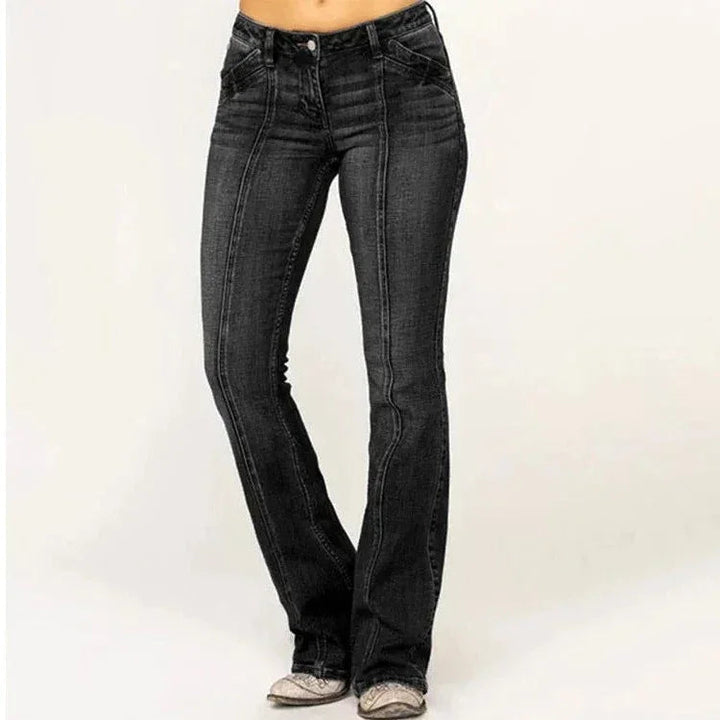 "Kvinnors utsvängda retrojeans med chic stil och bekväm passform, i blå denim med lätt stretch."