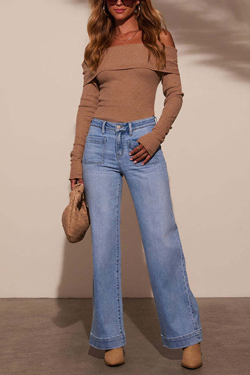 "Kvinnors vida ben jeans, medium mörkblå casual passform, frontvy för avslappnad stil och elegant rörelse."