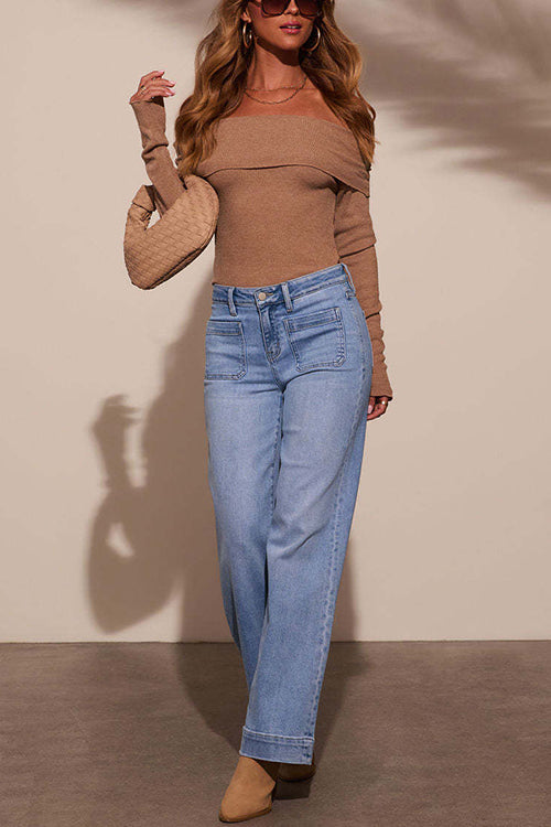 "Kvinnors vida ben jeans, medium mörkblå casual passform, frontvy för avslappnad stil och elegant rörelse."