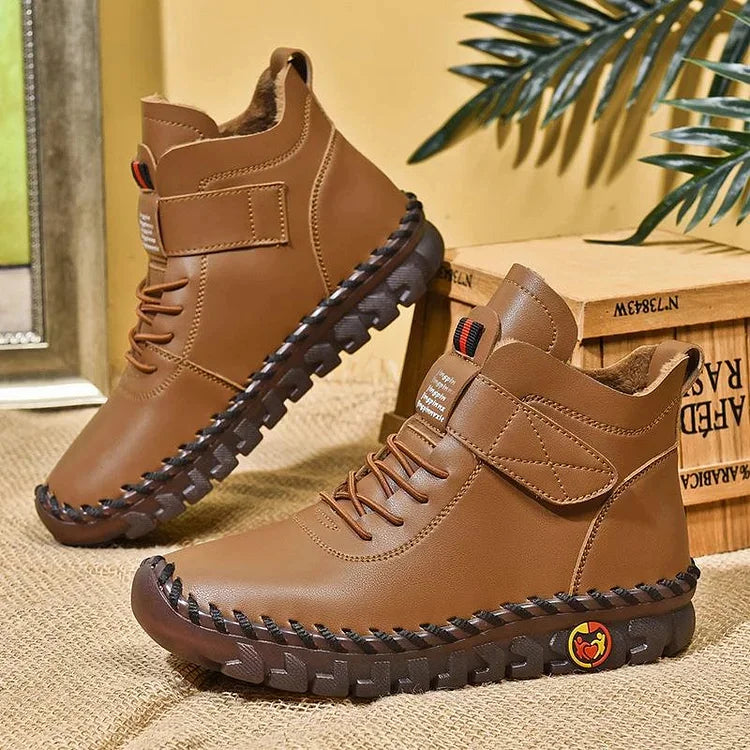 "Kvinnors vinter sneakers stövlar med trendig design i svart, beige, brun och röd, bekväma och varma för vinter."