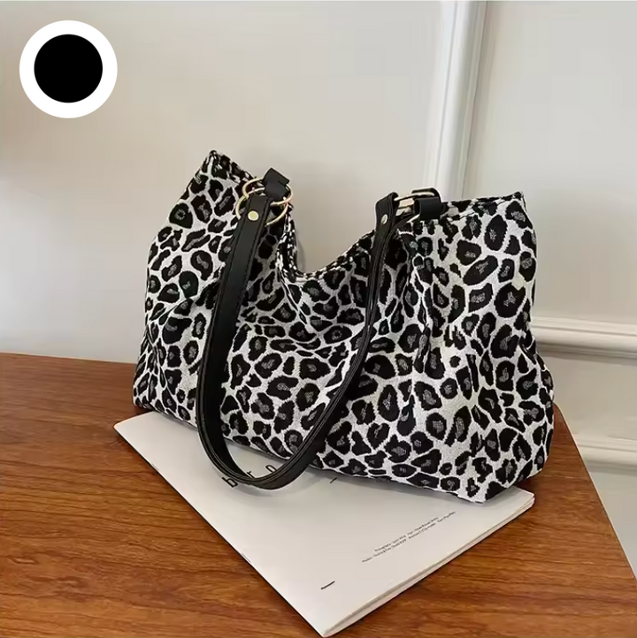 Leopardmönstrad canvas tote bag för damer med elegant design och säker dragkedja; perfekt accessoar för stil och funktionalit