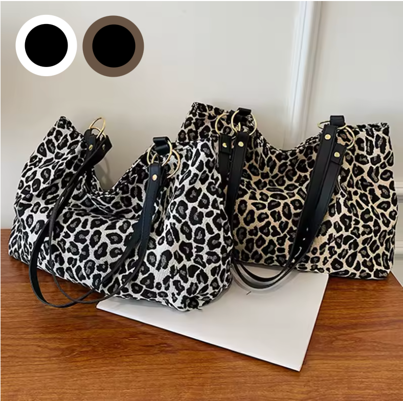 Leopardmönstrad canvas tote bag för damer med elegant design och säker dragkedja; perfekt accessoar för stil och funktionalit