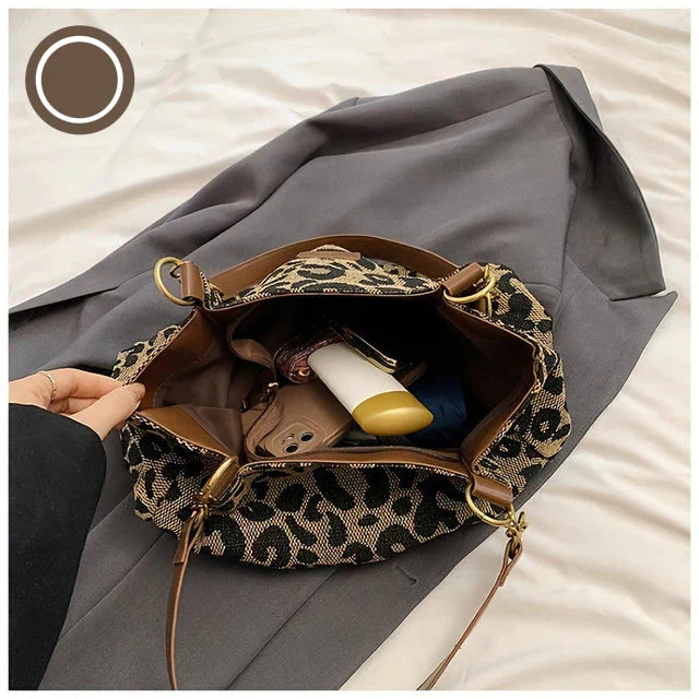 Leopardmönstrad canvas tote bag för damer med elegant design och säker dragkedja; perfekt accessoar för stil och funktionalit
