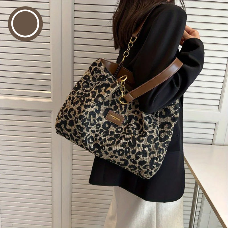 Leopardmönstrad canvas tote bag för damer med elegant design och säker dragkedja; perfekt accessoar för stil och funktionalit