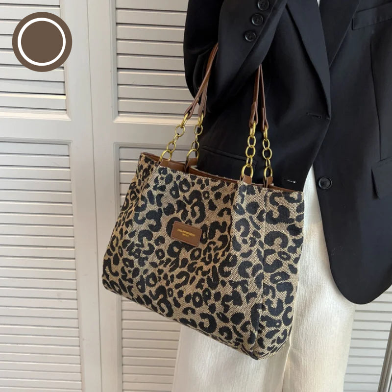 Leopardmönstrad canvas tote bag för damer med elegant design och säker dragkedja; perfekt accessoar för stil och funktionalit