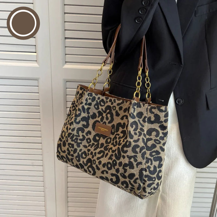 Leopardmönstrad canvas tote bag för damer med elegant design och säker dragkedja; perfekt accessoar för stil och funktionalit