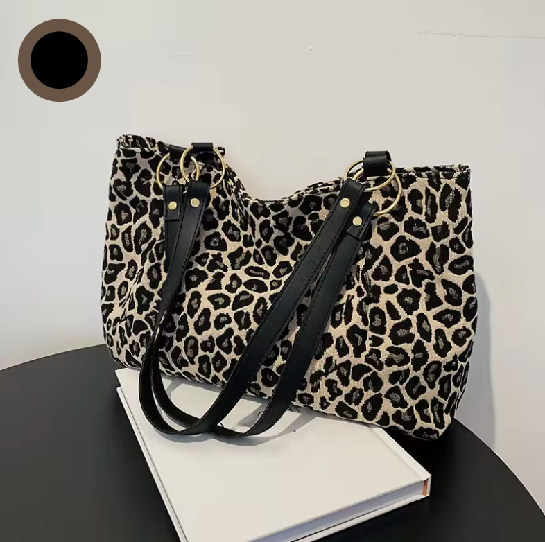 Leopardmönstrad canvas tote bag för damer med elegant design och säker dragkedja; perfekt accessoar för stil och funktionalit