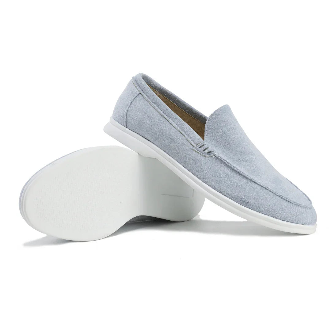 "Lågprofil herrloafers i äkta läder, stilrena design. Perfekta för formella och avslappnade tillfällen."