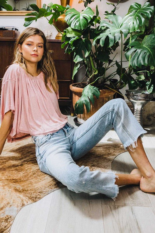 Ljus denim hög midja kvinnor ankeljeans med raka ben, smickrande passform, mjukt material för mångsidiga stilval.
