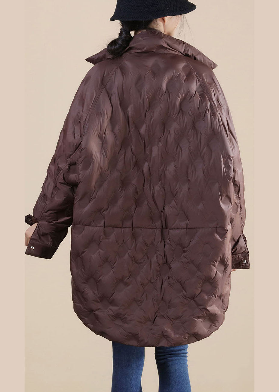 "Lång dunjacka för kvinnor med modern stativkrage, elegant stil och förlängd design, idealisk för vintervärme."