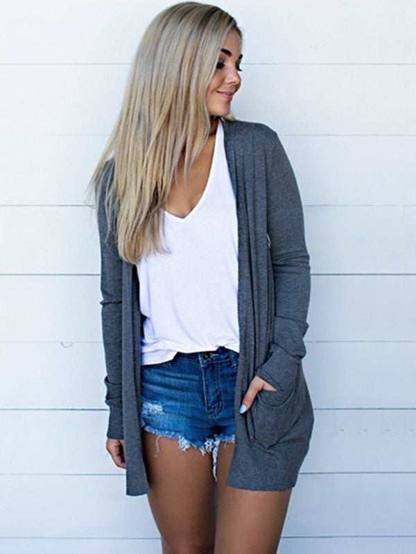 "Långärmad stickad cardigan för damer i mjukt material med elegant, stilren stickning och öppen front."