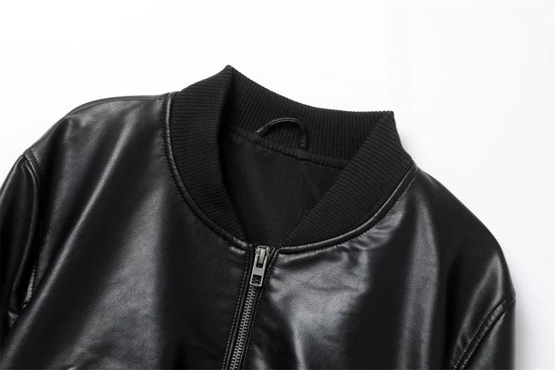 "Långärmad svart läderjacka för kvinnor med dragkedja i bikerstil, croppad design, perfekt för edgy look."