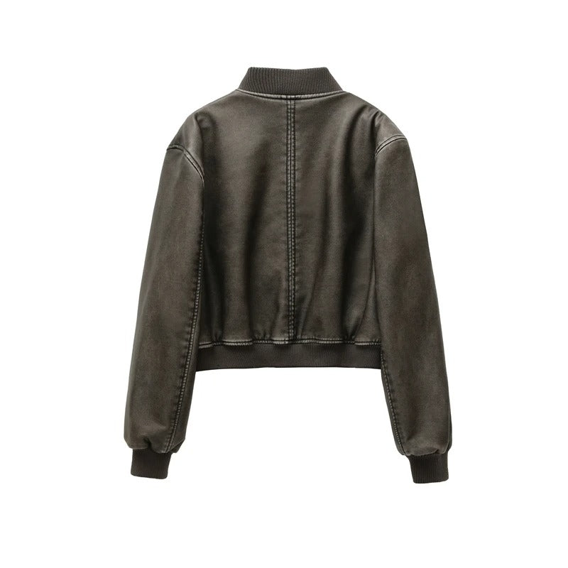 "Långärmad svart läderjacka för kvinnor med dragkedja i bikerstil, croppad design, perfekt för edgy look."