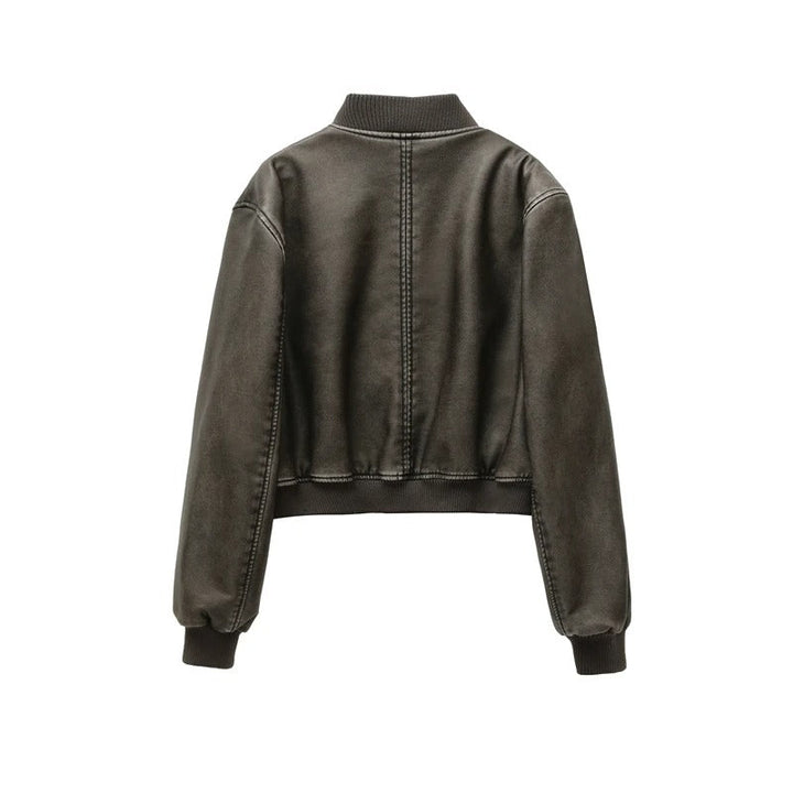 "Långärmad svart läderjacka för kvinnor med dragkedja i bikerstil, croppad design, perfekt för edgy look."