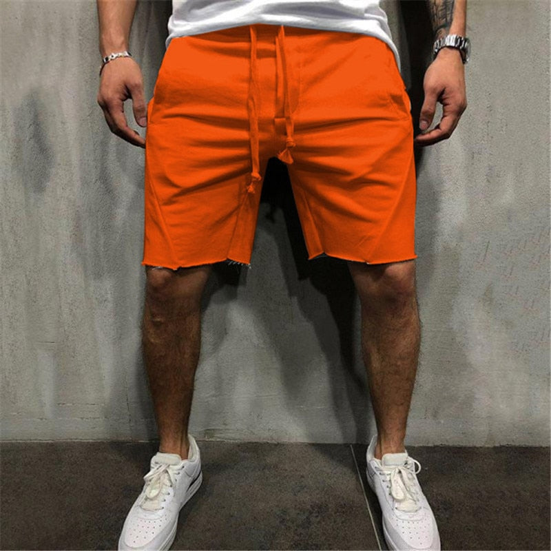 Lösa herrshorts i andningsbart tyg med dragsko och elastiskt midjeband, perfekt för sommar och fritidsaktiviteter.