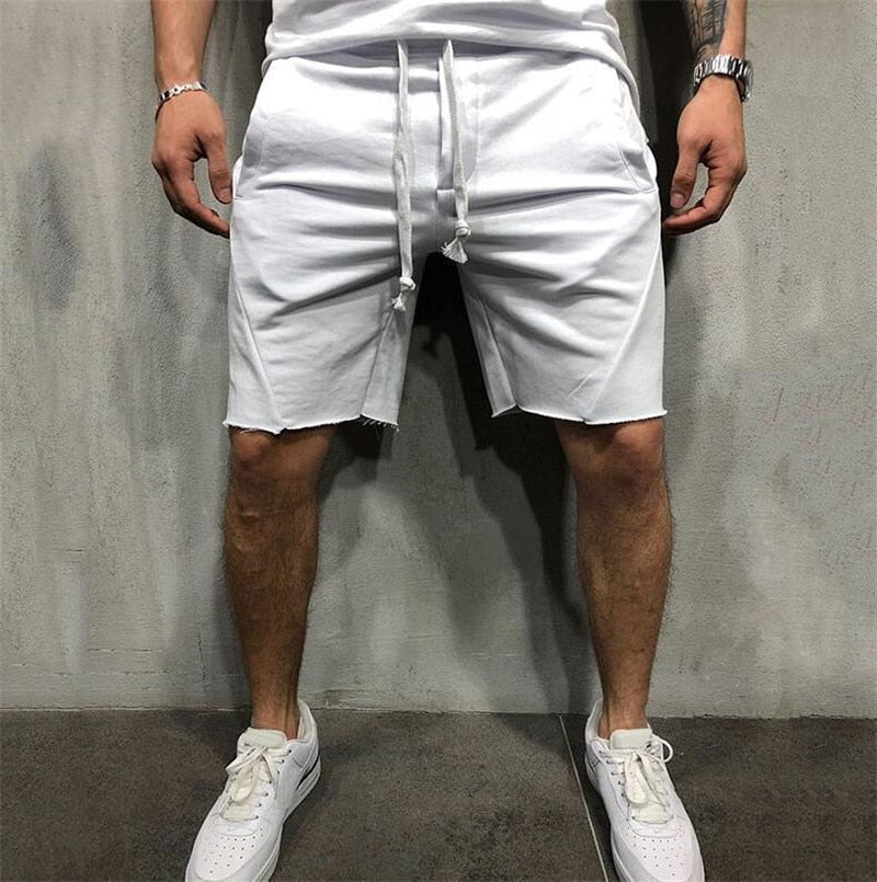 Lösa herrshorts i andningsbart tyg med dragsko och elastiskt midjeband, perfekt för sommar och fritidsaktiviteter.