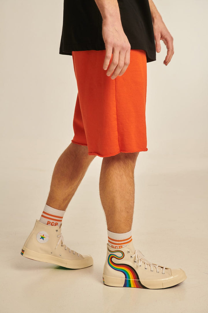 Lösa herrshorts i andningsbart tyg med dragsko och elastiskt midjeband, perfekt för sommar och fritidsaktiviteter.