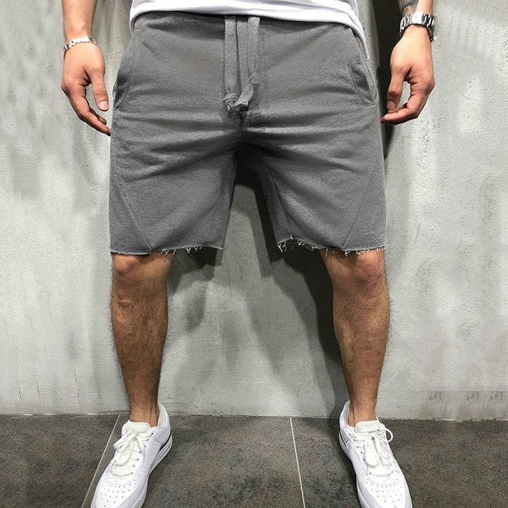 Lösa herrshorts i andningsbart tyg med dragsko och elastiskt midjeband, perfekt för sommar och fritidsaktiviteter.