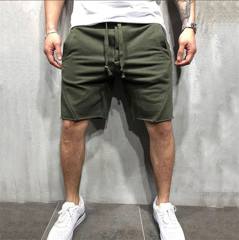 Lösa herrshorts i andningsbart tyg med dragsko och elastiskt midjeband, perfekt för sommar och fritidsaktiviteter.
