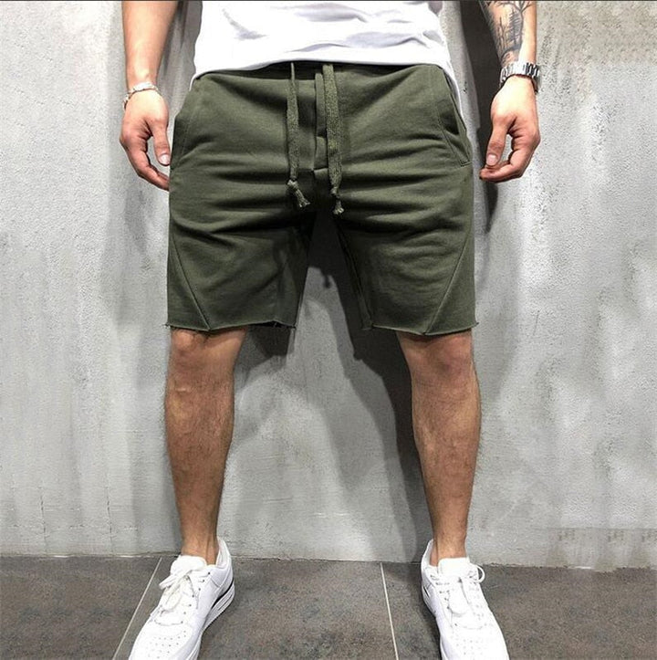 Lösa herrshorts i andningsbart tyg med dragsko och elastiskt midjeband, perfekt för sommar och fritidsaktiviteter.