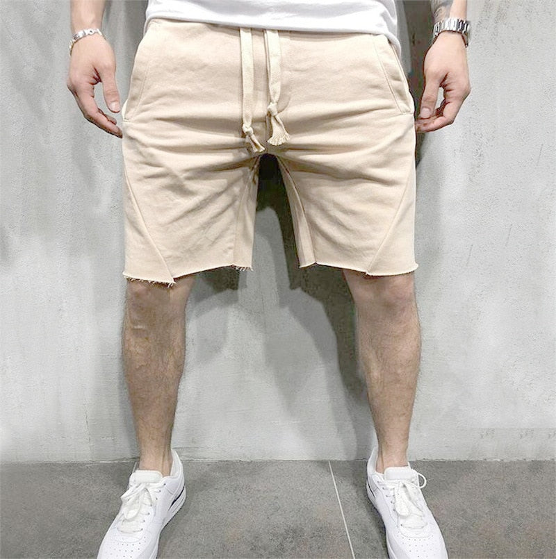 Lösa herrshorts i andningsbart tyg med dragsko och elastiskt midjeband, perfekt för sommar och fritidsaktiviteter.